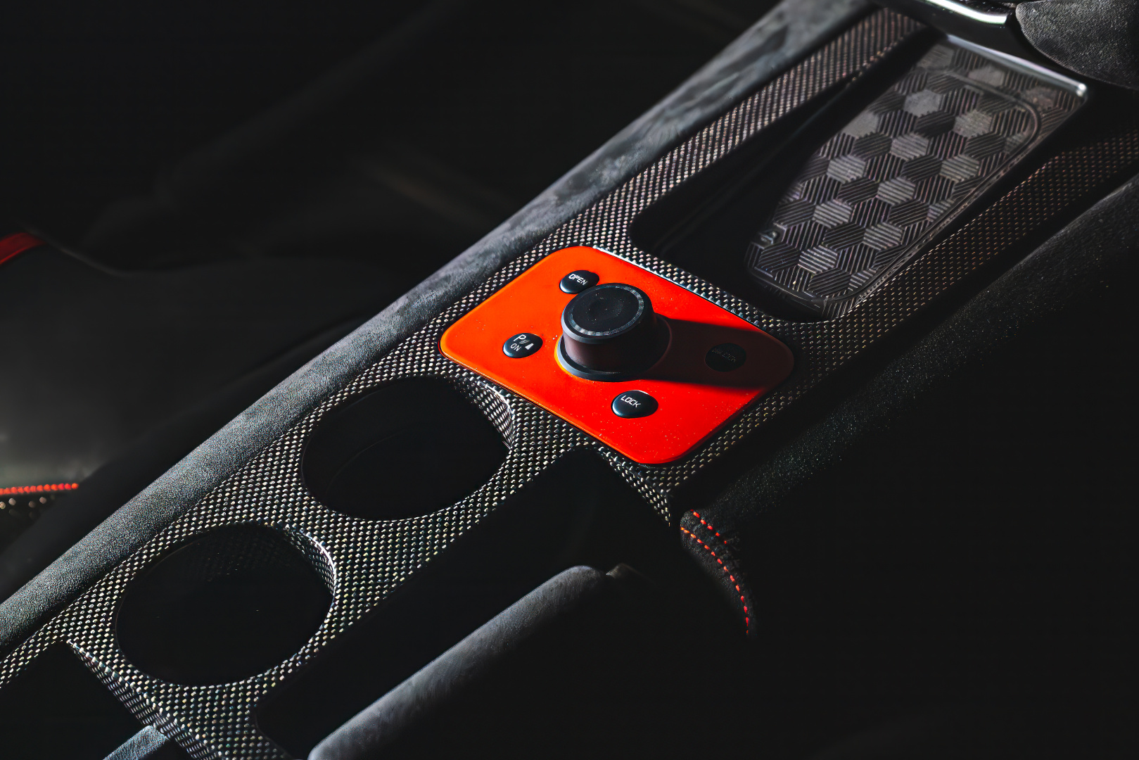 SMALL_XXT centre console 3